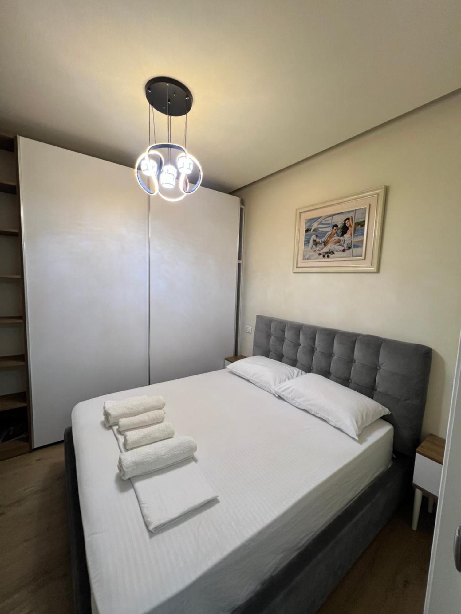 Condor Center Luxury Apartment Тирана Екстериор снимка