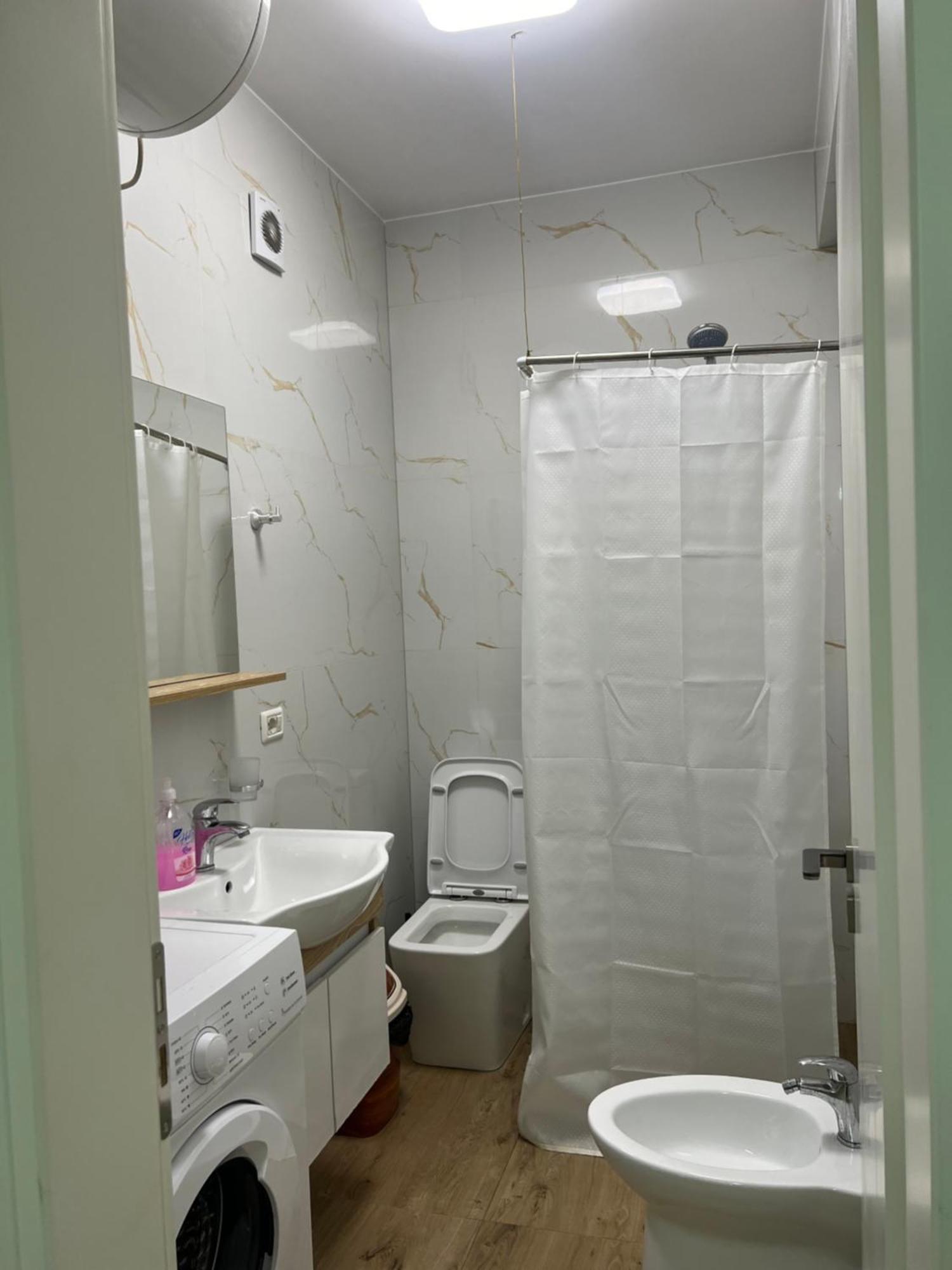 Condor Center Luxury Apartment Тирана Екстериор снимка