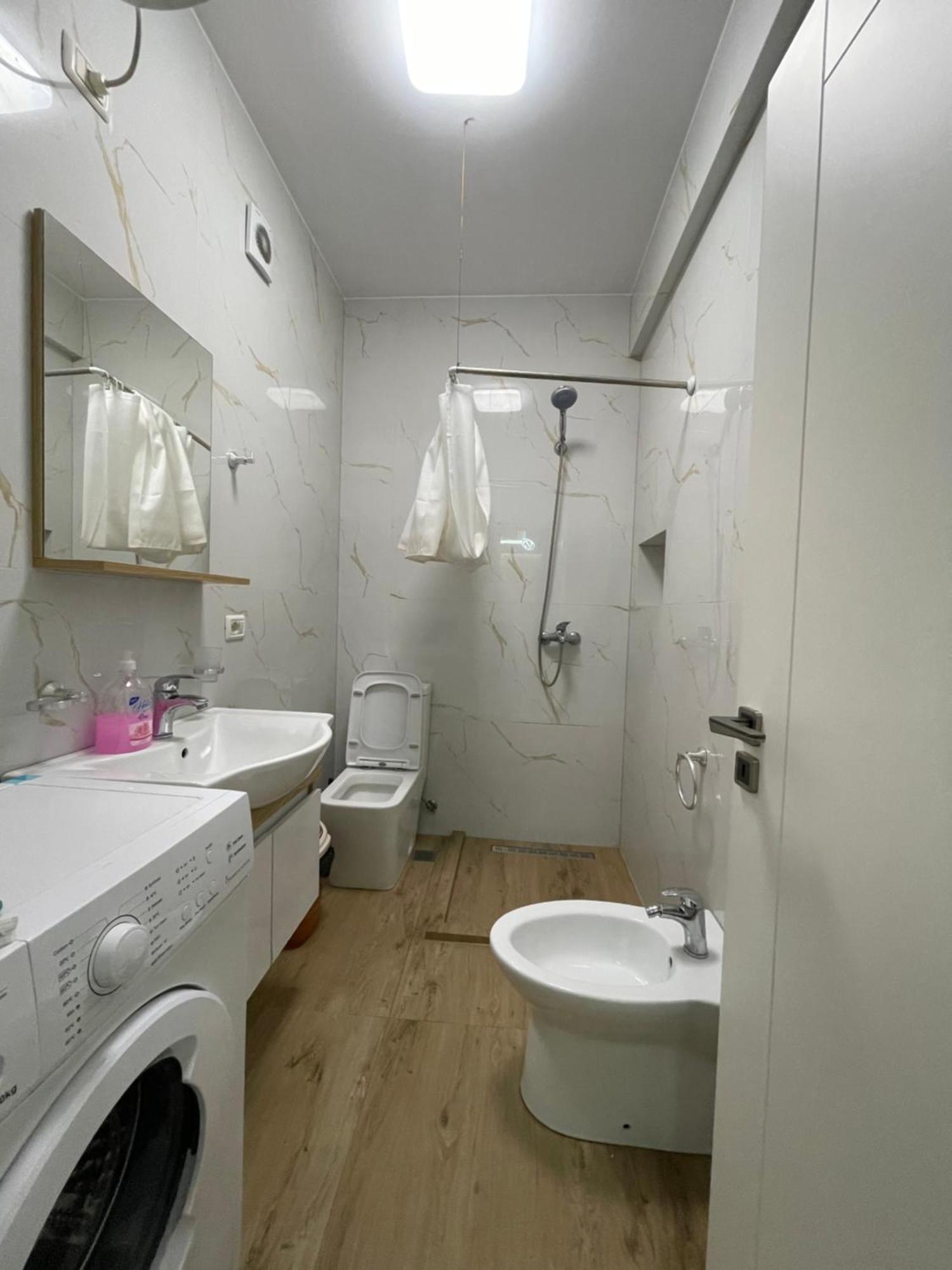 Condor Center Luxury Apartment Тирана Екстериор снимка