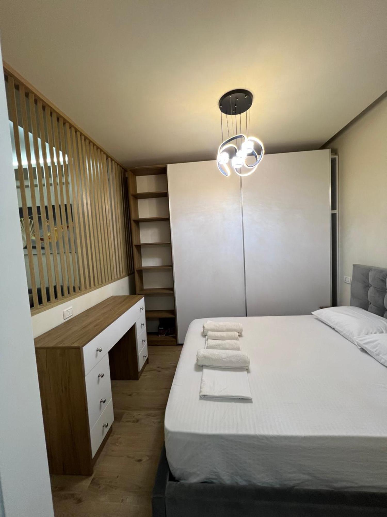Condor Center Luxury Apartment Тирана Екстериор снимка